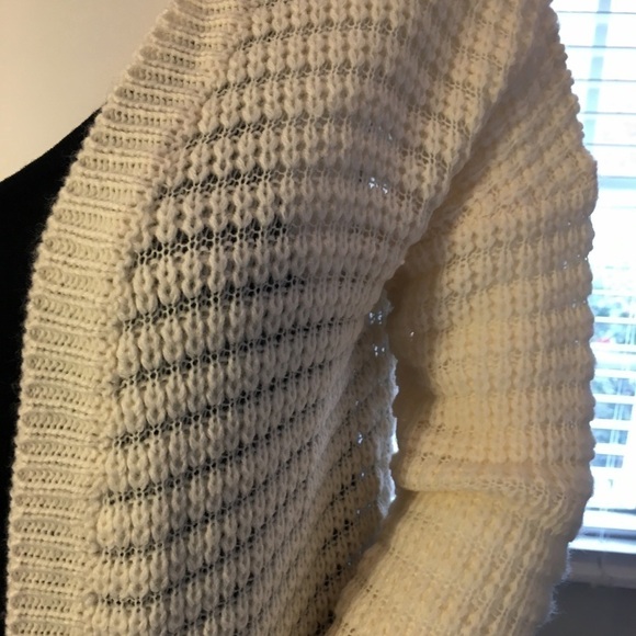 New Pink Rose Women’s Cream Knit Sweater Cadigan. - Picture 7 of 15